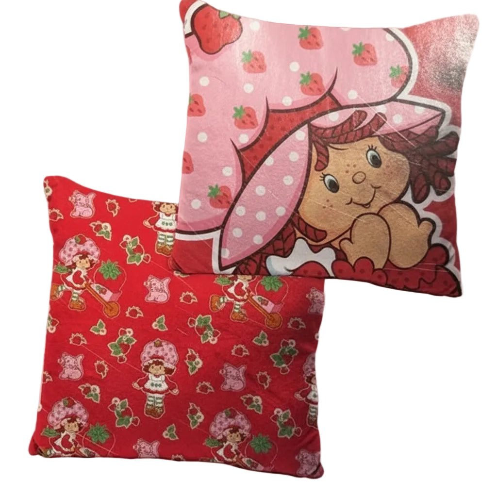 Set Exclusivo de 2 Cojines Decorativos de Strawberry Shortcake (Rosita Fresita).